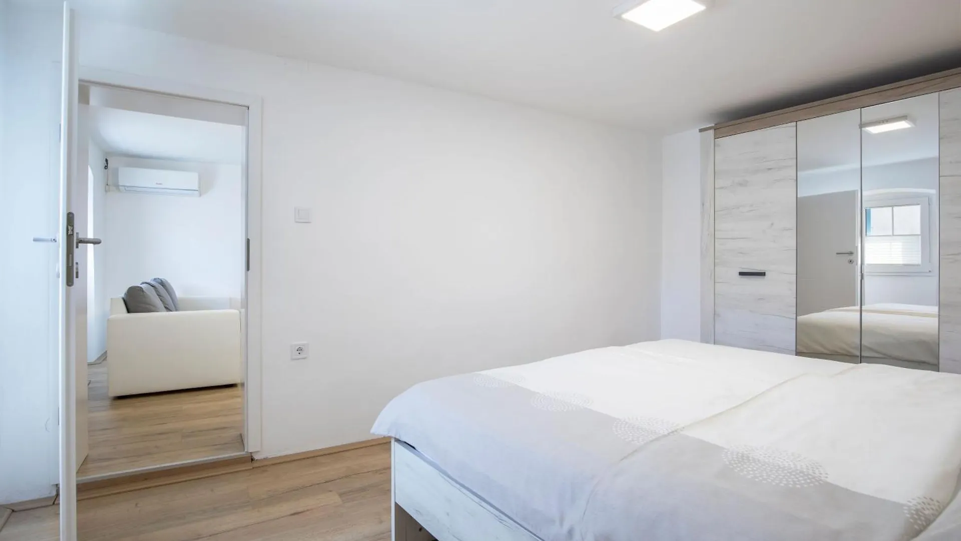 Apartment Holiday House Domen Medulin Croatia